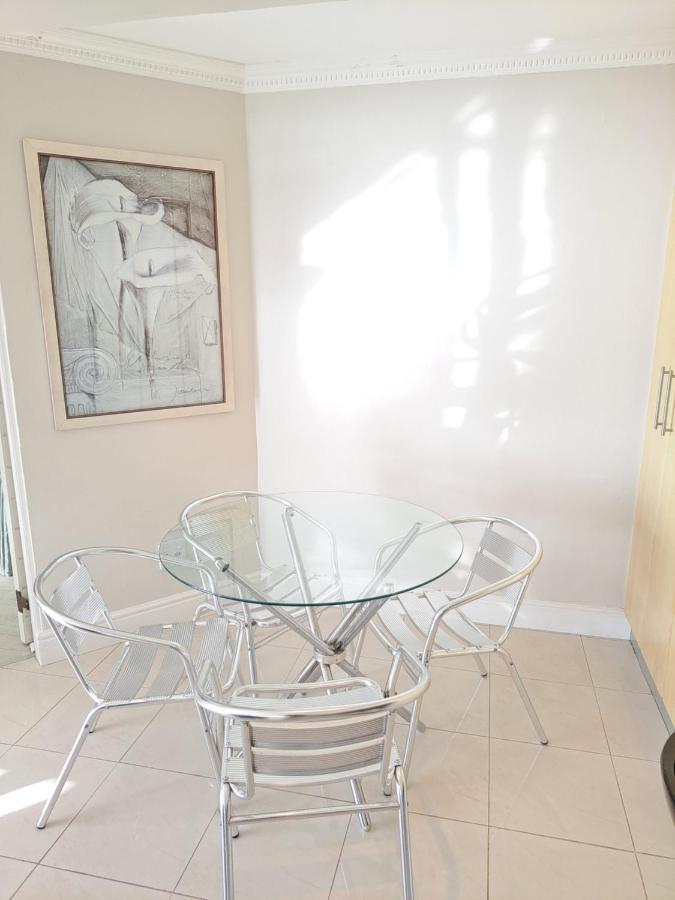 3 Bedroom Sea Facing Family Apartment Cape Town Moullie Point エクステリア 写真