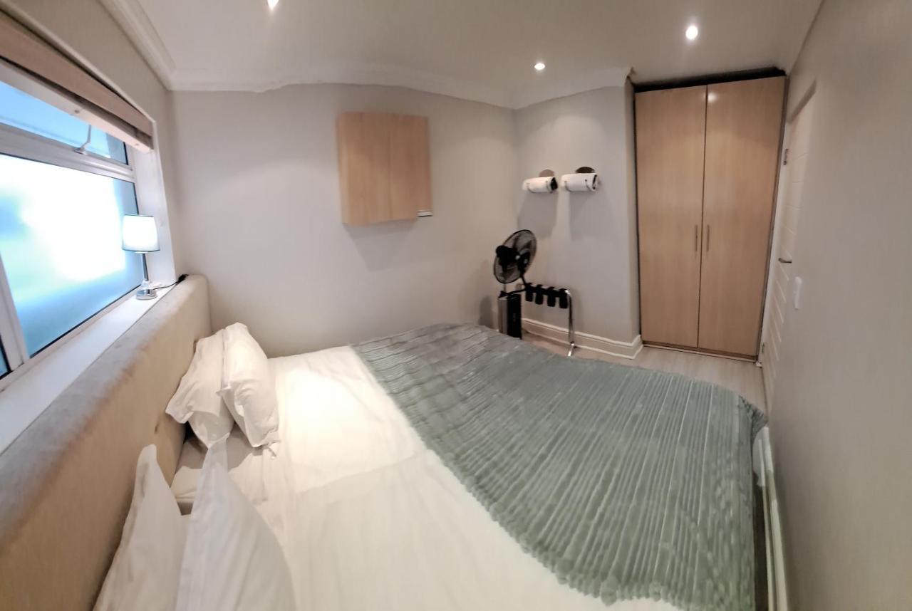 3 Bedroom Sea Facing Family Apartment Cape Town Moullie Point エクステリア 写真
